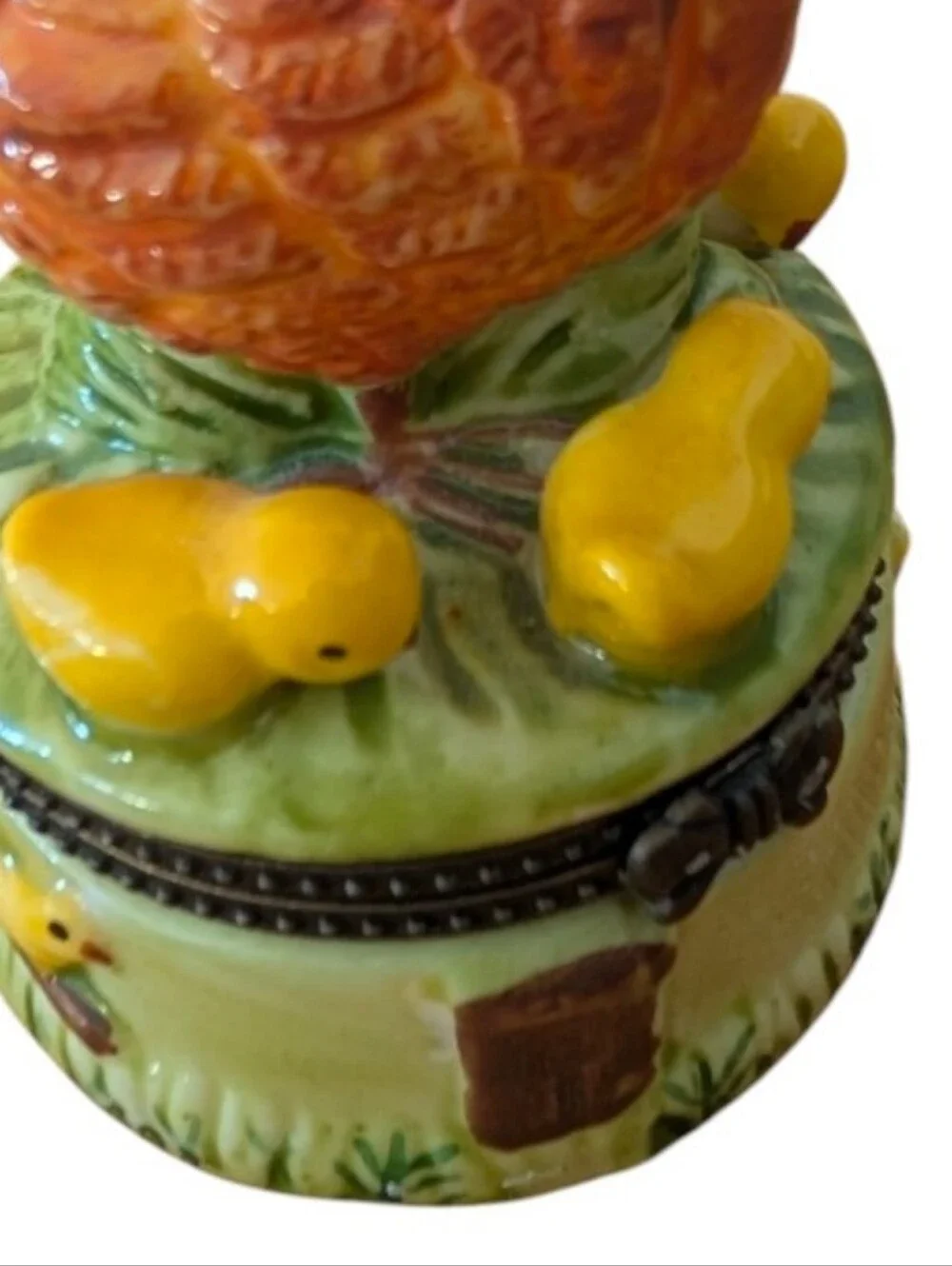 Vintage Hen & chicks hinged porcelain trinket box